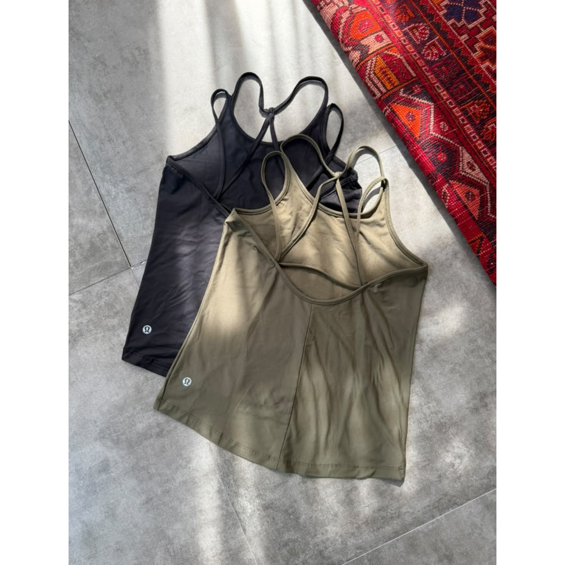 تاپ پشت بندی Lululemon